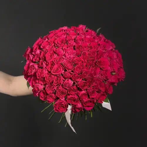 Букет из 101 малиновой кенийской розы