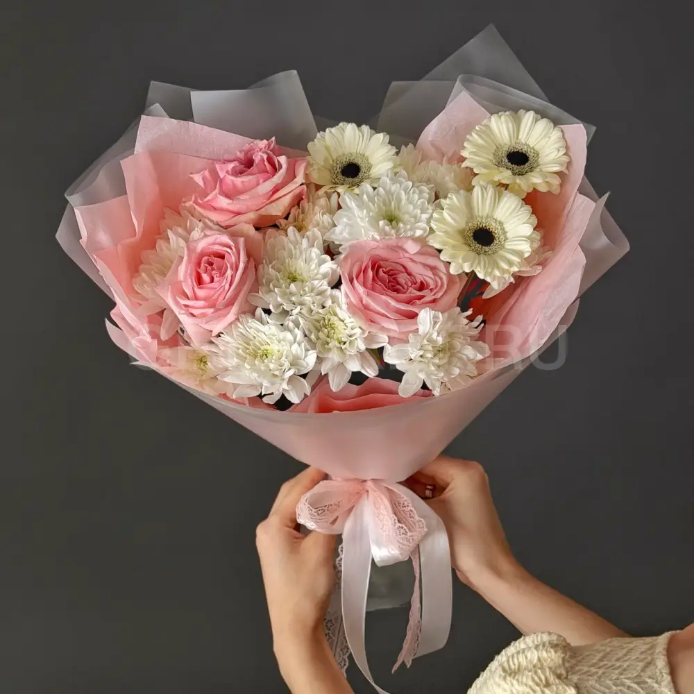 222785 Букет из розовых роз, хризантем и гербер