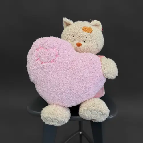 Мягкая игрушка Кошка Мэри в пудровом платье с сердцем